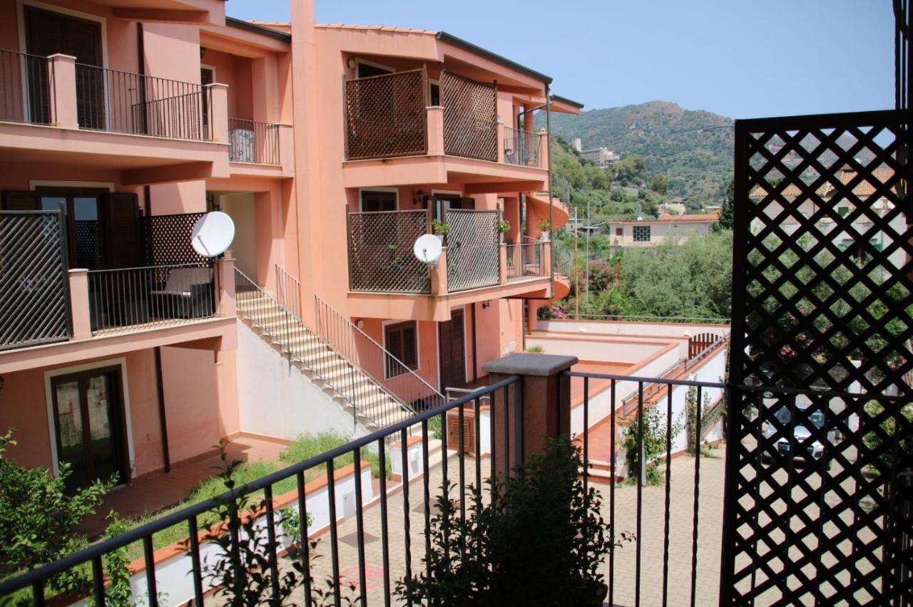 Poseidone Sea Apartment Taormina Mazzeo Luaran gambar