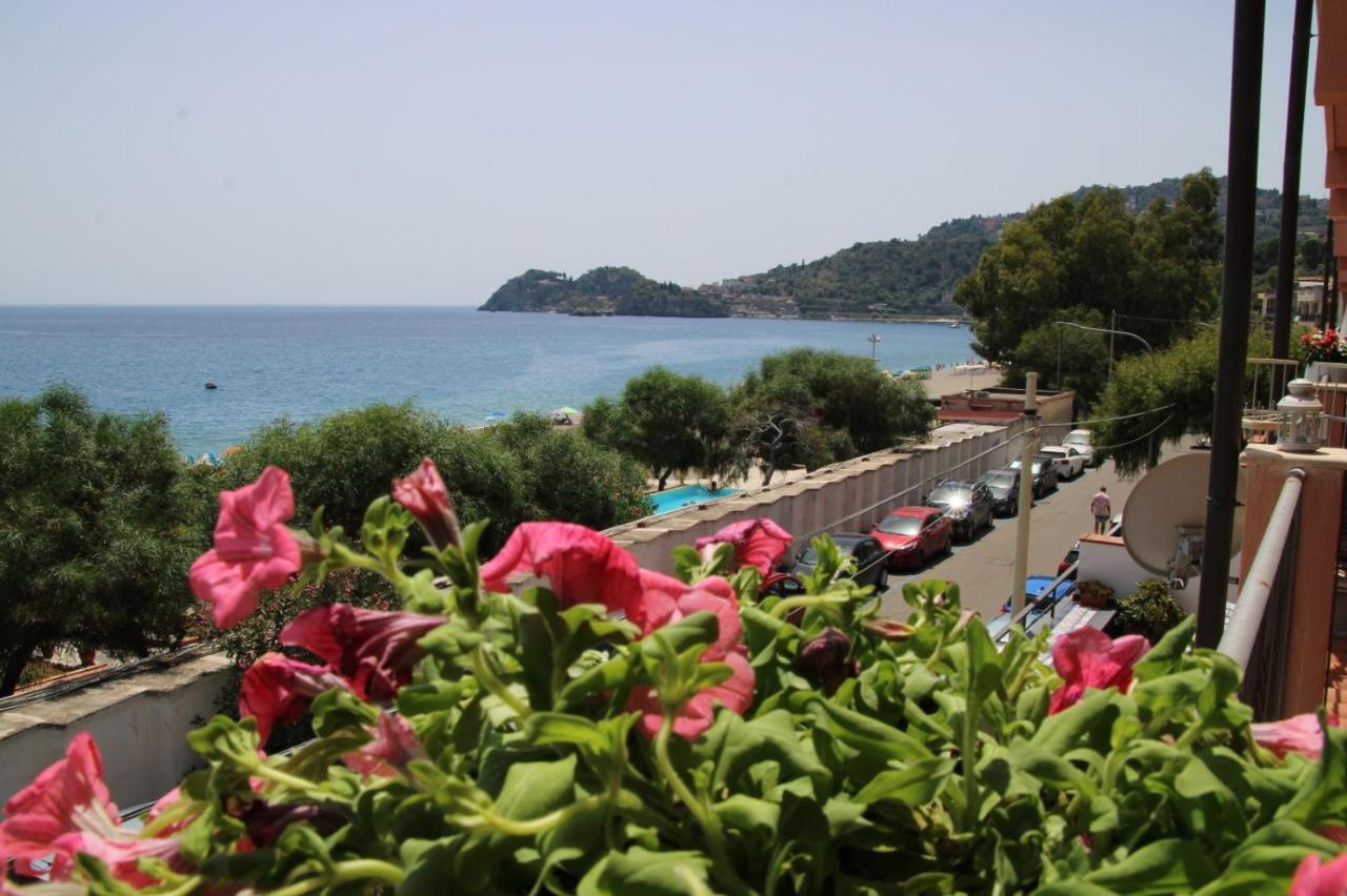 Poseidone Sea Apartment Taormina Mazzeo Luaran gambar
