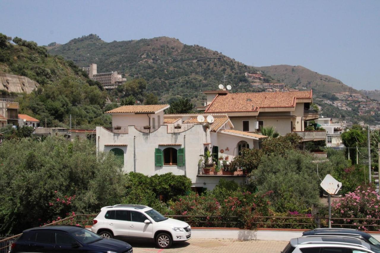 Poseidone Sea Apartment Taormina Mazzeo Luaran gambar