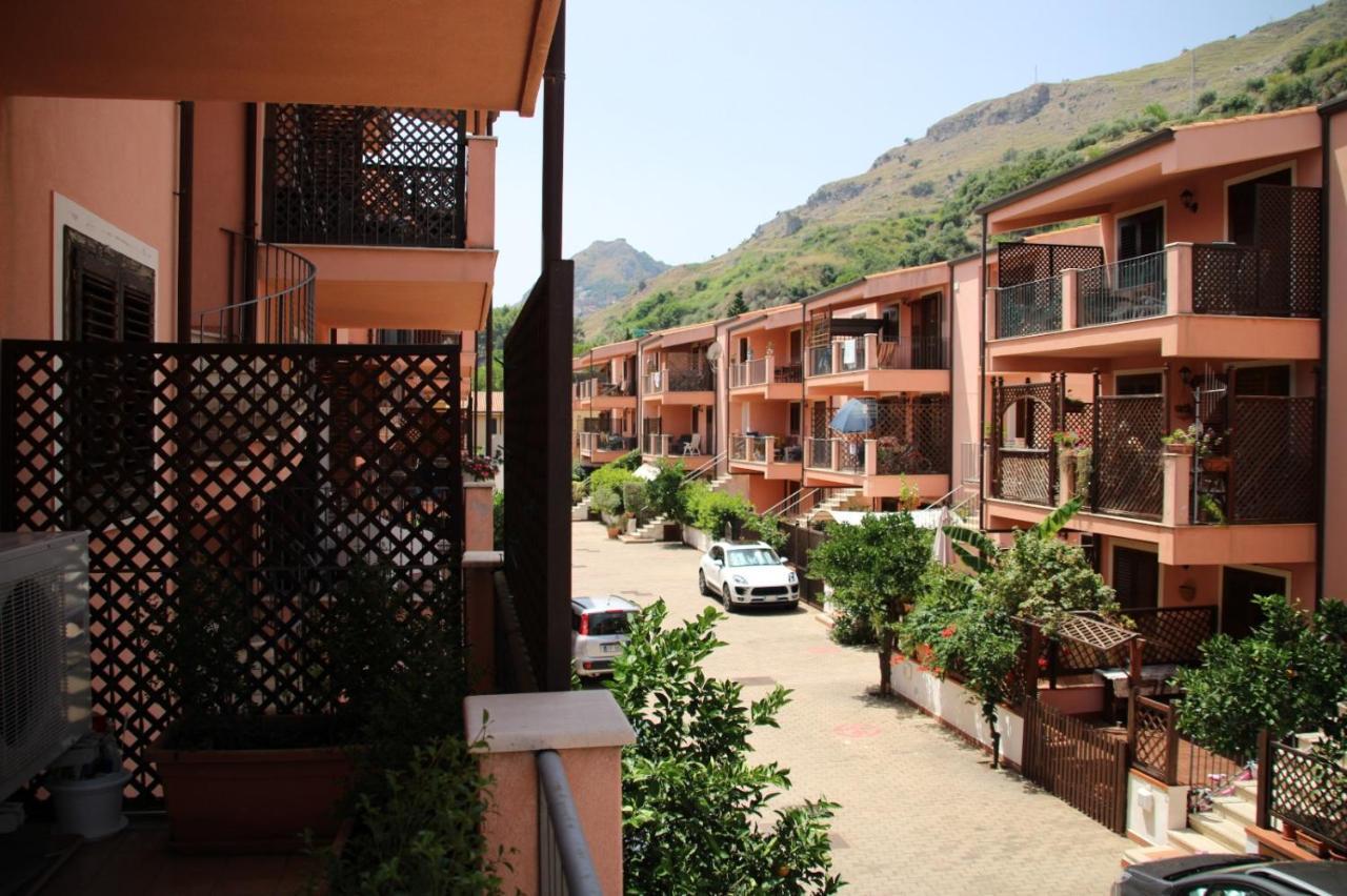 Poseidone Sea Apartment Taormina Mazzeo Luaran gambar